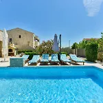 Carnela With Heated Pool * Привлака