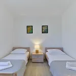 Carnela With Heated Pool