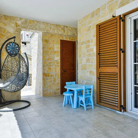 Carnela With Heated Pool Вилла Привлака