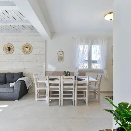 Carnela With Heated Pool * 프리블라카