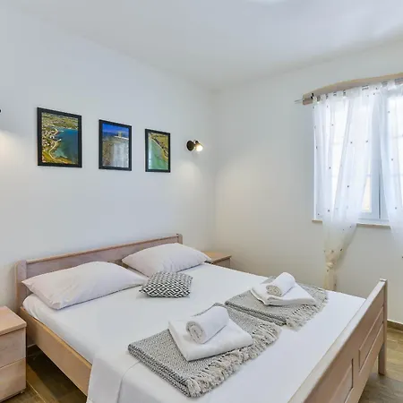 Carnela With Heated Pool * 프리블라카