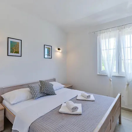 Carnela With Heated Pool *