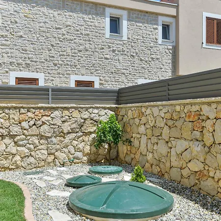 Carnela With Heated Pool * 프리블라카