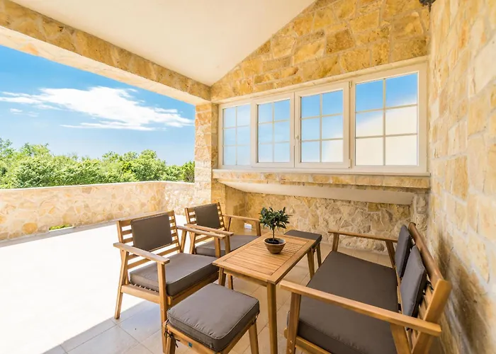 Carnela With Heated Pool * 프리블라카