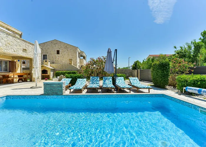 Carnela With Heated Pool * 프리블라카