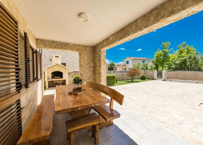 Carnela With Heated Pool * 프리블라카