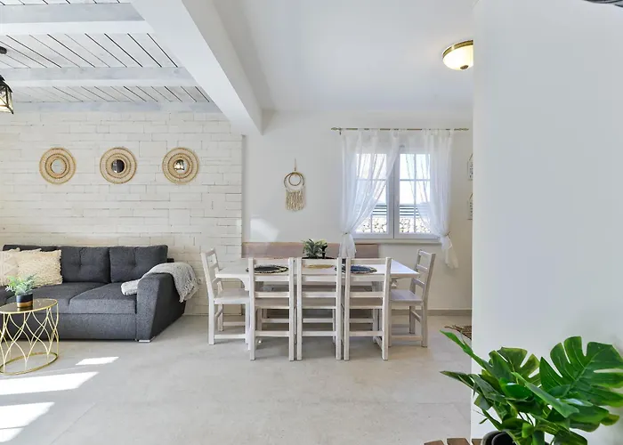 Carnela With Heated Pool * 프리블라카