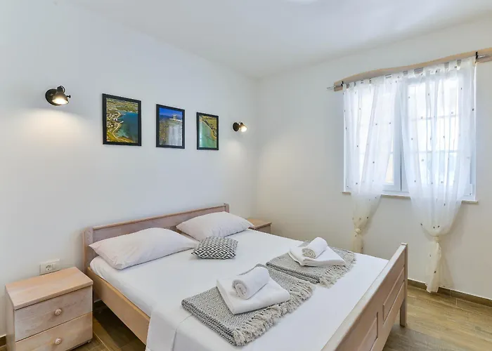 Carnela With Heated Pool * 프리블라카