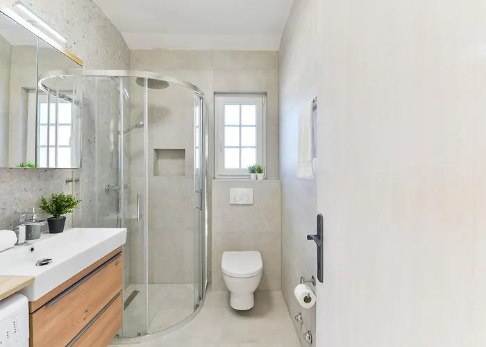 Carnela With Heated Pool 빌라 *