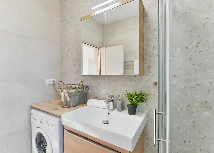 Carnela With Heated Pool 빌라 프리블라카