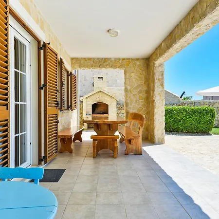 Villa Carnela With Heated Pool