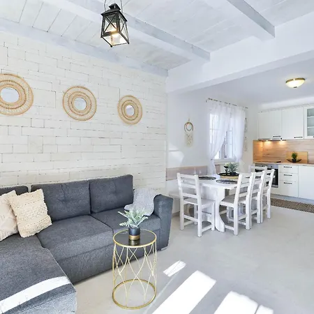 Villa Carnela With Heated Pool