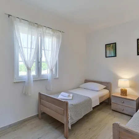 Villa Carnela With Heated Pool