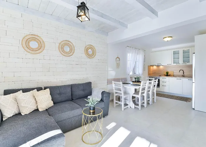 וילה Carnela With Heated Pool